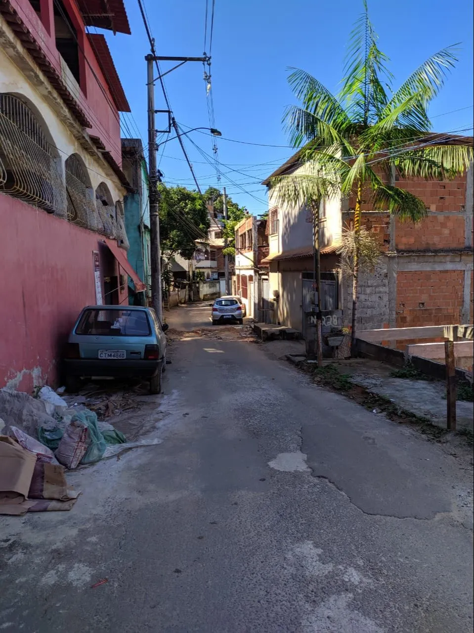 Imagem ilustrativa da imagem Bandidos tentam roubar carro e atiram em jovem que estava no carona