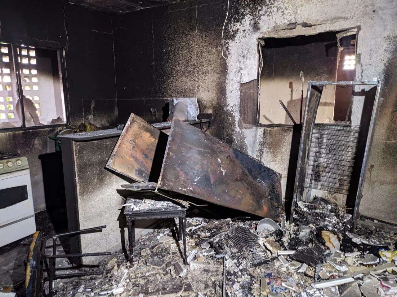 Imagem ilustrativa da imagem Grávida cai de segundo andar e criança é salva por vizinhos durante incêndio