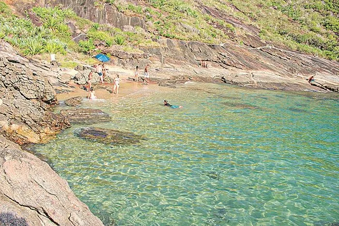 Imagem ilustrativa da imagem Roteiro de 18 praias isoladas para curtir o Estado