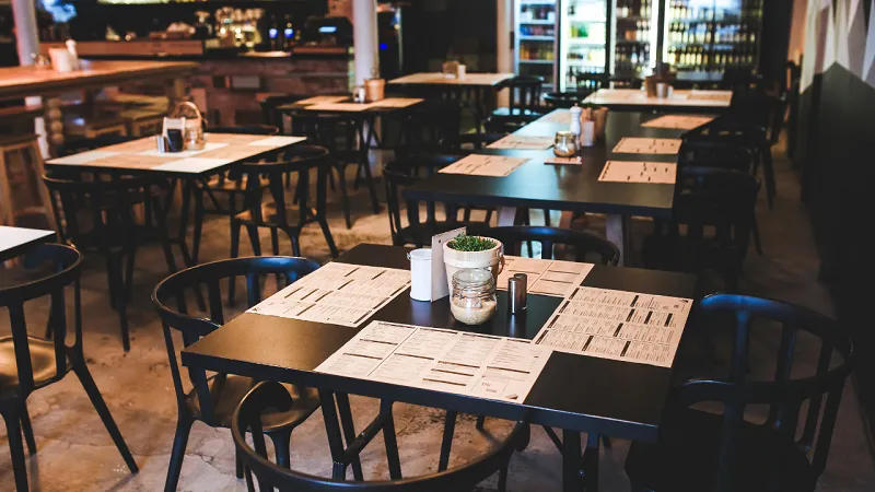 Restaurante vazio: perdas com a pandemia