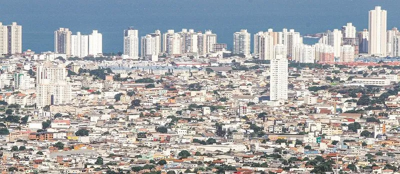 Vista de Vitória: foram vendidos 80 apartamentos novos pelas construtoras em julho. Empresários dizem que Vila Velha e Serra também estão registrando aumento nas transações