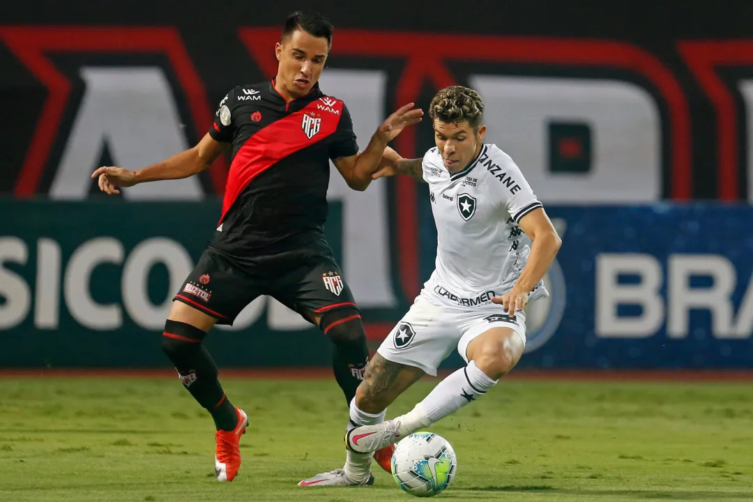 Imagem ilustrativa da imagem Botafogo empata com Atlético-GO e segue na zona de rebaixamento