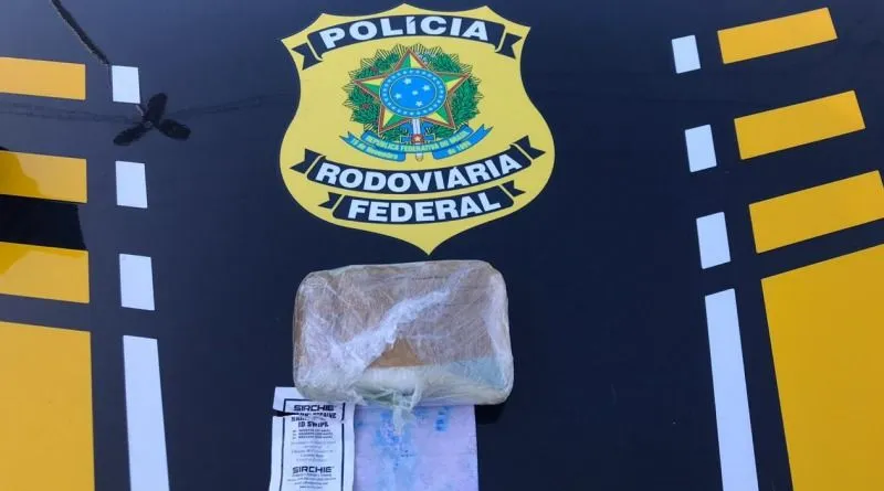 Imagem ilustrativa da imagem Mulher presa com cocaína dentro de ônibus que vinha de Minas