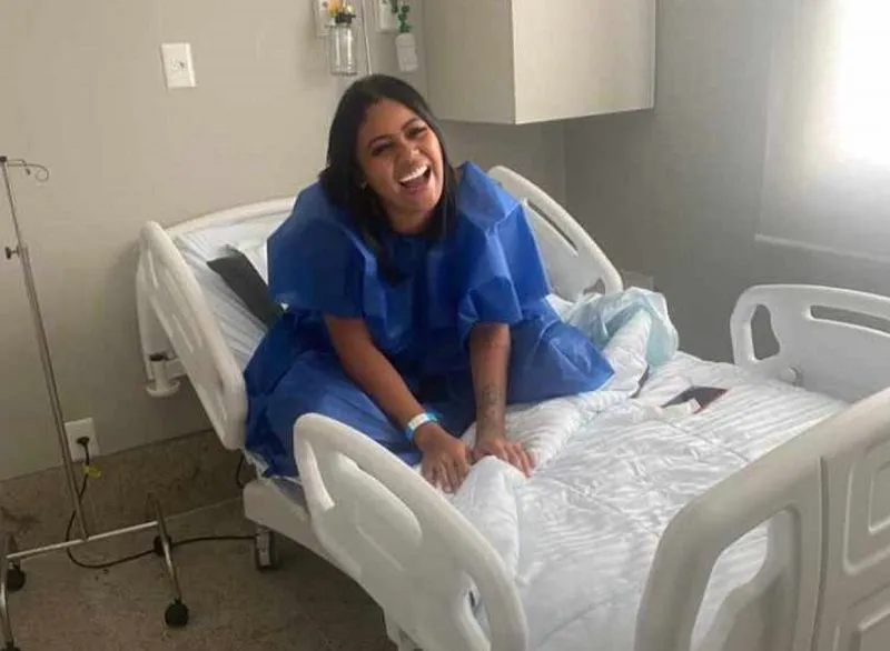 Imagem ilustrativa da imagem Cabeleireira morre depois de fazer cirurgia plástica em clínica