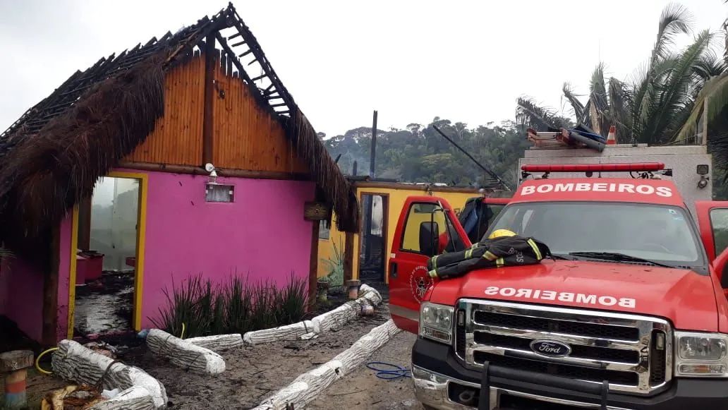 Imagem ilustrativa da imagem Incêndio destrói bangalôs de pousada em Domingos Martins