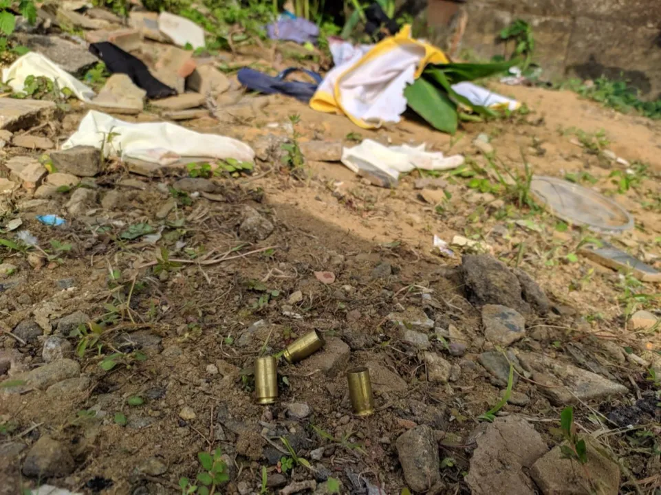 Imagem ilustrativa da imagem Morador de rua é morto e outros dois são baleados durante ataque em Cariacica
