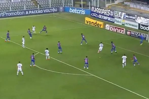 Imagem ilustrativa da imagem Com arbitragem polêmica, Santos vira sobre o Goiás, mas lesão de Marinho preocupa