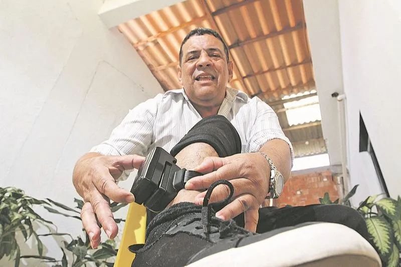 Imagem ilustrativa da imagem "Estou tendo uma nova oportunidade", diz condenado que usa tornozeleira