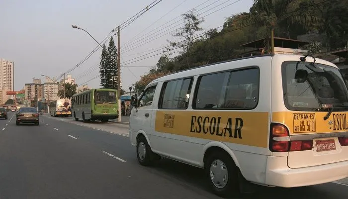 Imagem ilustrativa da imagem Transporte escolar vai ter metade das crianças e higienização das mãos e calçados
