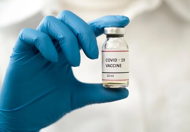 Imagem ilustrativa da imagem Empresa anuncia retomada de testes de vacina de Oxford contra Covid-19