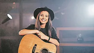 Imagem ilustrativa da imagem Isadora Pompeo lança música sobre superação da depressão