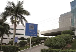 Imagem ilustrativa da imagem Justiça suspende três decretos de prefeituras que flexibilizavam regras da quarentena