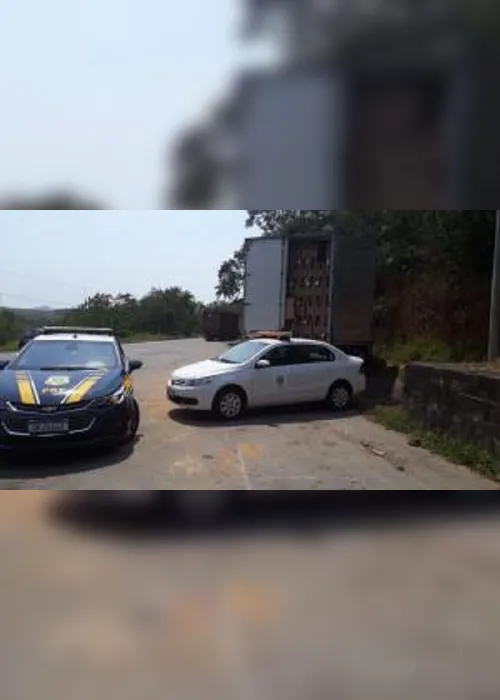 Imagem ilustrativa da imagem Carga de cigarros avaliada em R$ 3 milhões é apreendida na BR 101