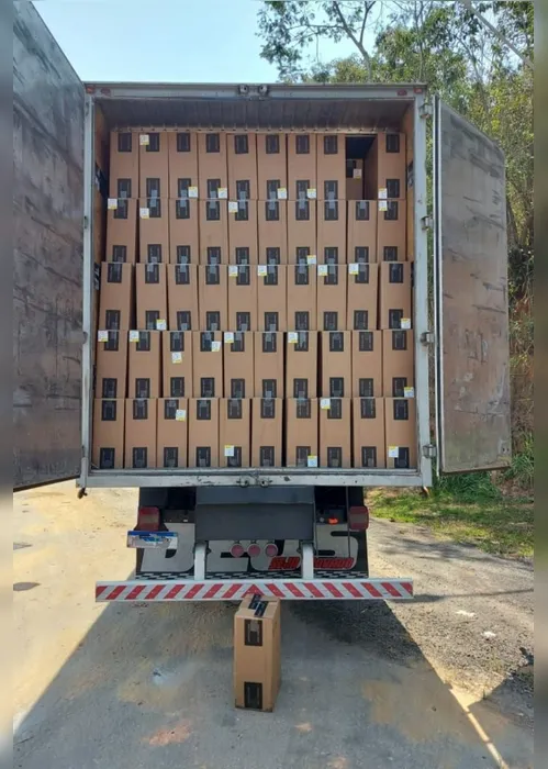 Imagem ilustrativa da imagem Carga de cigarros avaliada em R$ 3 milhões é apreendida na BR 101