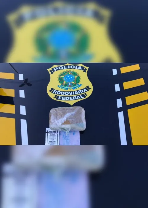 Imagem ilustrativa da imagem Mulher presa com cocaína dentro de ônibus que vinha de Minas