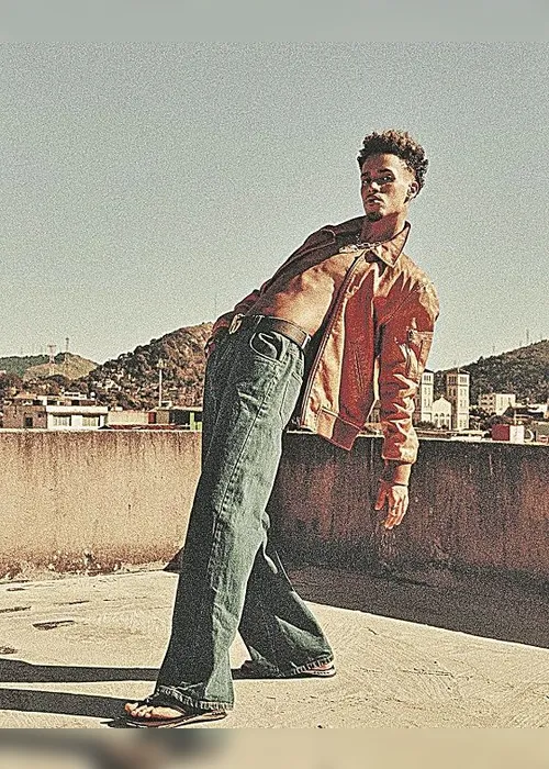 Imagem ilustrativa da imagem Rapper Magro conta sua história simples