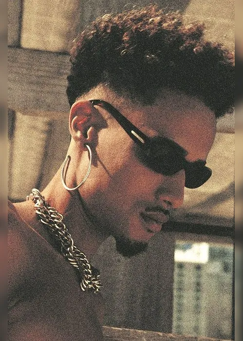 Imagem ilustrativa da imagem Rapper Magro conta sua história simples