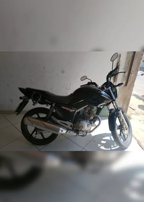 Imagem ilustrativa da imagem VÍDEO | Bandido sem uma perna e de muletas rouba moto em Vila Velha