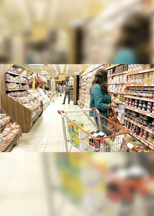 Imagem ilustrativa da imagem Supermercados vão fechar mais cedo nesta segunda