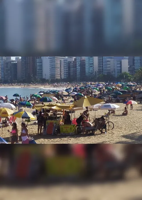 
          Imagem ilustrativa da imagem Após liberação, praias de Guarapari lotam com banhistas
          