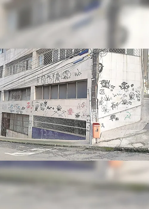 Imagem ilustrativa da imagem Jovens vão pagar multa de até R$ 10 mil por pichação em Vitória