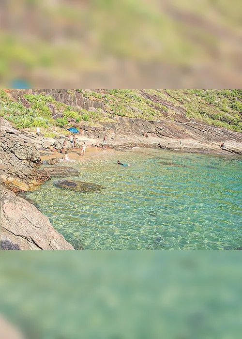 Imagem ilustrativa da imagem Roteiro de 18 praias isoladas para curtir o Estado
