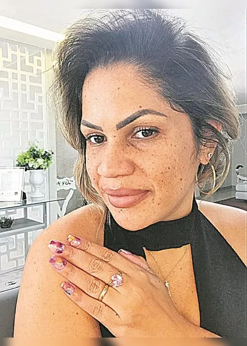 Imagem ilustrativa da imagem Estilo tie dye em alta até nas unhas