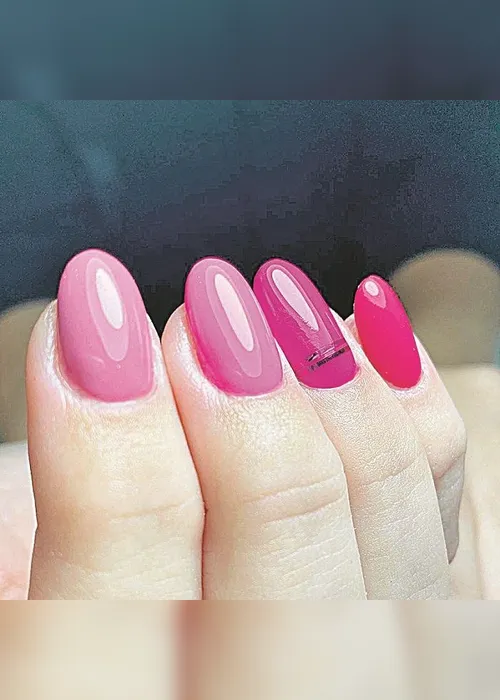 Imagem ilustrativa da imagem Estilo tie dye em alta até nas unhas