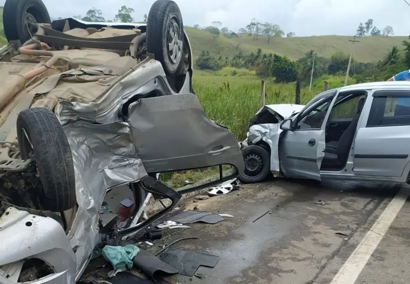 O acidente aconteceu na rodovia ES-164, que liga Cachoeiro de Itapemirim a Vargem Alta, na localidade de Santa Rosa