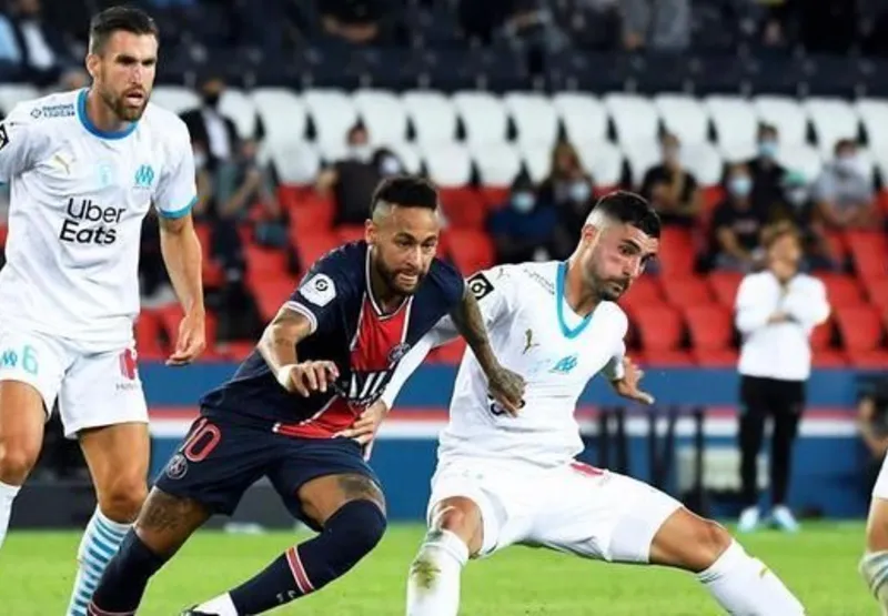 Neymar e defensor do Olympique de Marselha se envolveram em confusão
