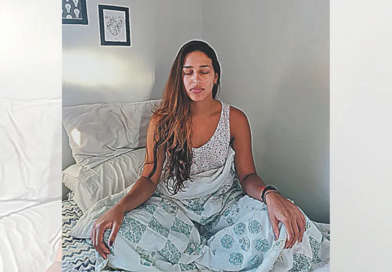 Pegar no sono era um desafio para universitária Julia Muniz, de 24 anos, e quando  conseguia dormir, logo acordava.