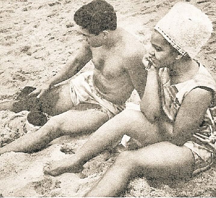 Elza Soares e Mané Garrincha em Guarapari (Foto: Arquivo/Historia.Capixaba)