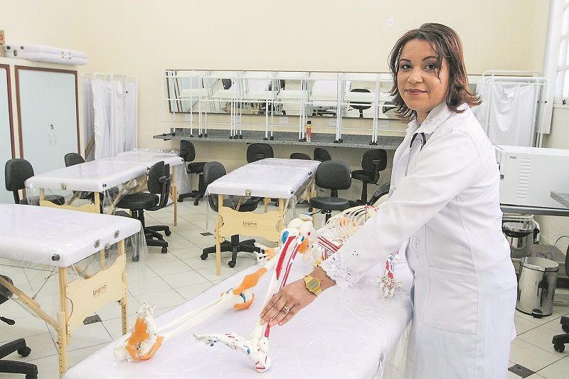 A professora Cristina Barbosa disse que o curso vai ensinar sobre tratamento, cuidados e rotina de um idoso (Foto: Fábio Nunes/AT)