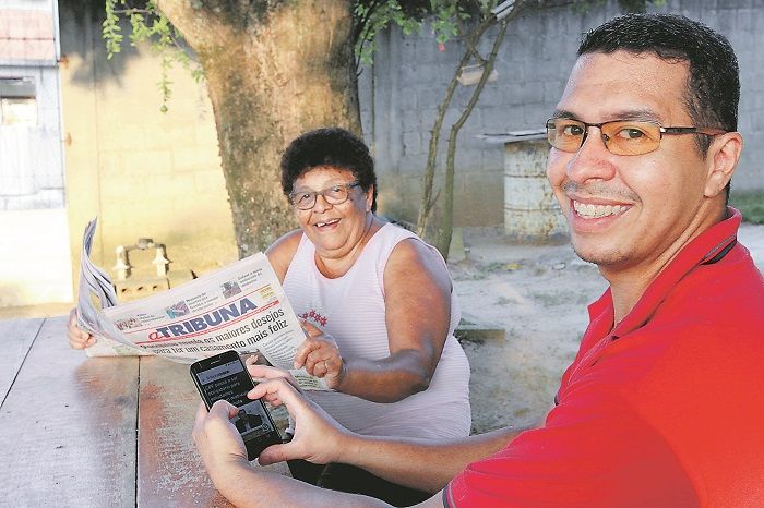 Thiago dos Santos Bonela, e sua mãe, a pensionista Maria dos Santos Bonela. (Foto: Kadidja Fernandes/AT)