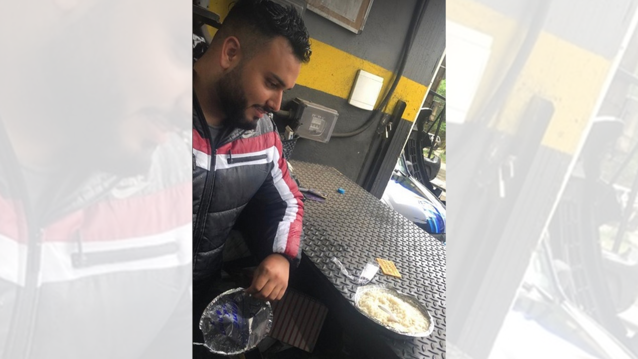 Amigo flagrou o momento da decepção de Lucas ao receber a quentinha apenas com arroz (Foto: Lucas Duarte/ Redes Sociais)