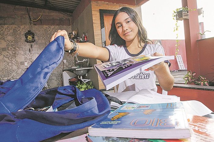 A estudante do 2º ano do ensino médio de rede estadual, Ana Julia Pontin, de 16 anos (Foto: Beto Morais/AT)