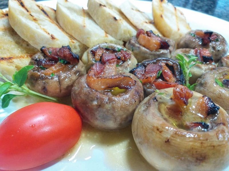 Cogumelo Paris é recheado com bacon do Massimo Gastrobar. (Foto: Divulgação/Breno Felix)