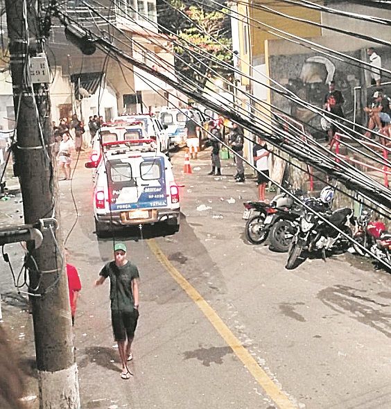 Bailes funk ilegais foram realizados no final de semana em em Caratoíra , Vitória (Foto: Reprodução de vídeo)