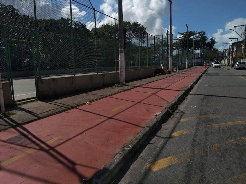 Auxiliar de serviços gerais levou três tiros. (Foto: Fábio Nunes/AT)
