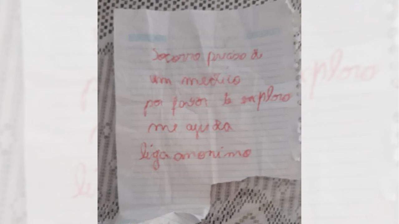 Bilhete escrito pela mãe, vítima das agressões do companheiro (Foto: Divulgação/PM)