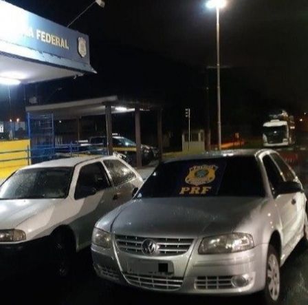 Carros recuperados pela PRF (Foto: Divulgação/PRF)