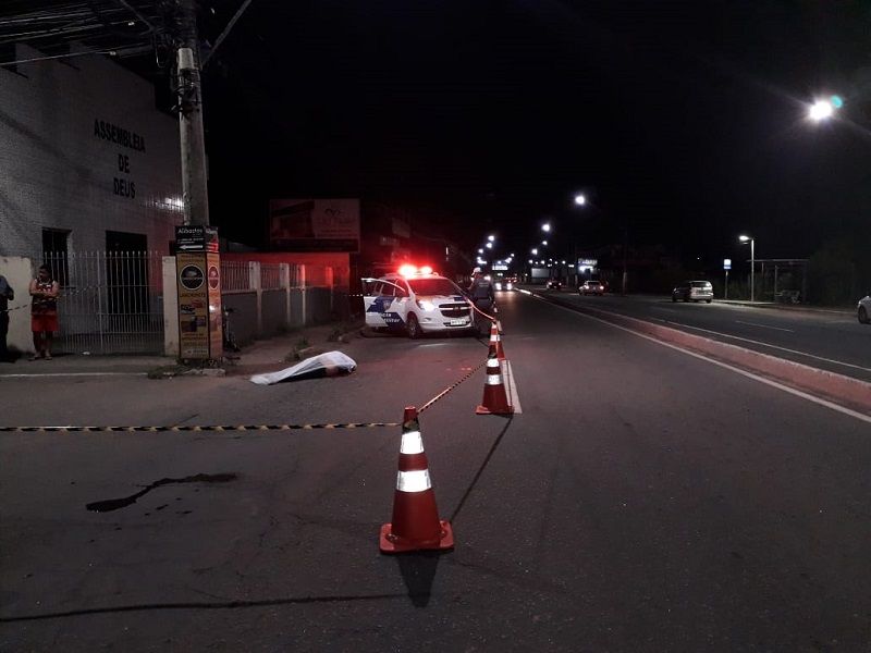 Ciclista foi atropelado a caminho do trabalho na ES-010, na Serra. (Foto: Internauta)