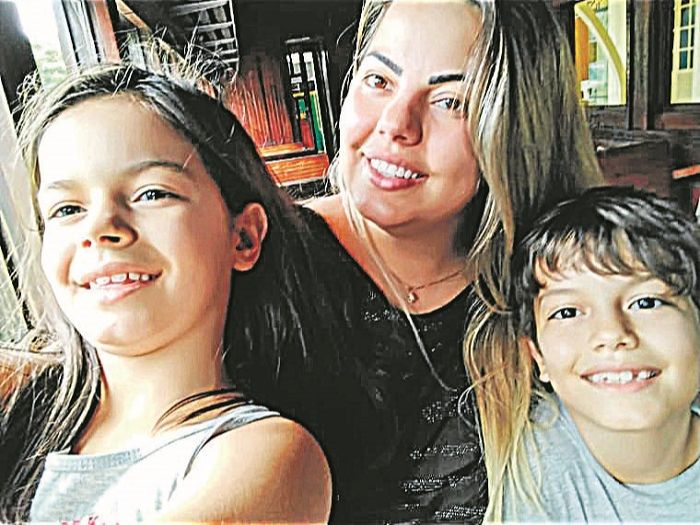 Clislaine Oliveira e os filhos (Foto: Acervo pessoal )