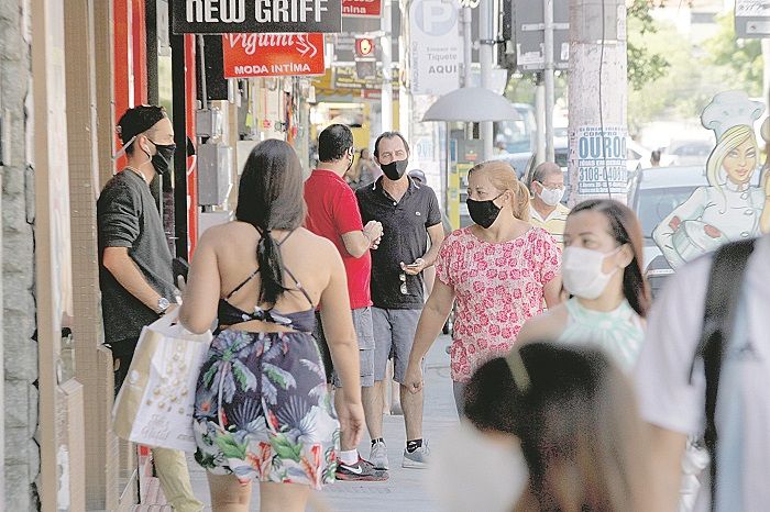 Movimentação no Polo da Glória, em Vila Velha: funcionamento de segunda a sábado (Foto: Fábio Nunes - 11/05/2020)