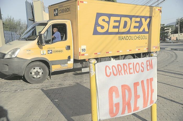 Carros dos Correios (Foto: Fernando Frazão/Agência Brasil)