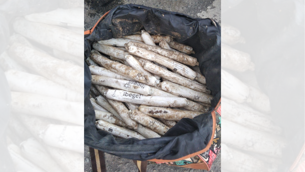 Dinamites que foram encontradas (Foto: Divulgação/PM)