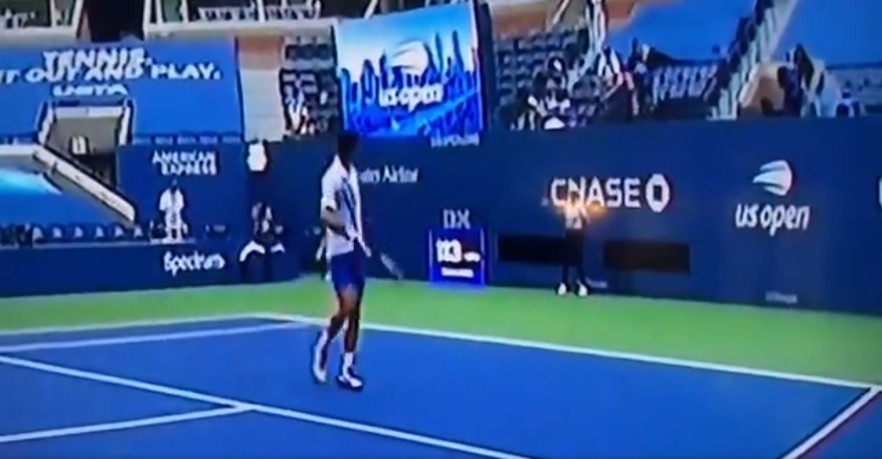 Djokovic acerta bolada em juíza e é desclassificado do US Open