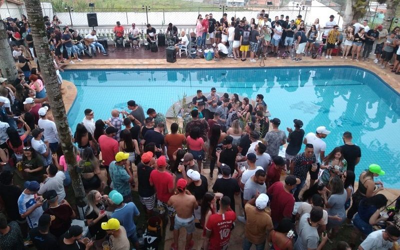 O proprietário do imóvel foi multado pela prefeitura após festa clandestina com aglomeração e pessoas sem máscara (Foto: Divulgação/ Twitter)