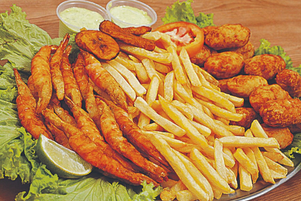 Especial misto com camarão, frago com batatas e bananas. (Foto: Divulgação/Luiz Ribeiro)