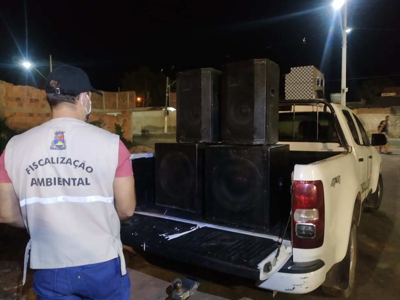 Equipamento de som apreendido em uma das festas (Foto: Divulgação/ GMVV)